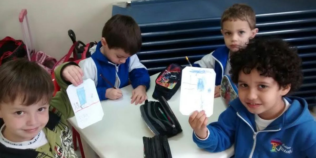 Alunos comemoram o dia do Porteiro