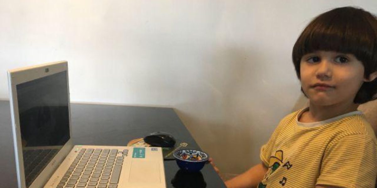 Como ajudar seu filho a prestar atenção no ensino remoto?